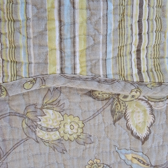 Queen Size Quilt 84x92 - Picture 3 of 5